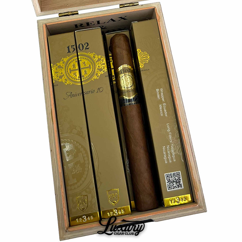 Detailed close-up of 1502 Aniversario 10 Toro cigar box showing band design and packaging, by Luxury Cigar Club.