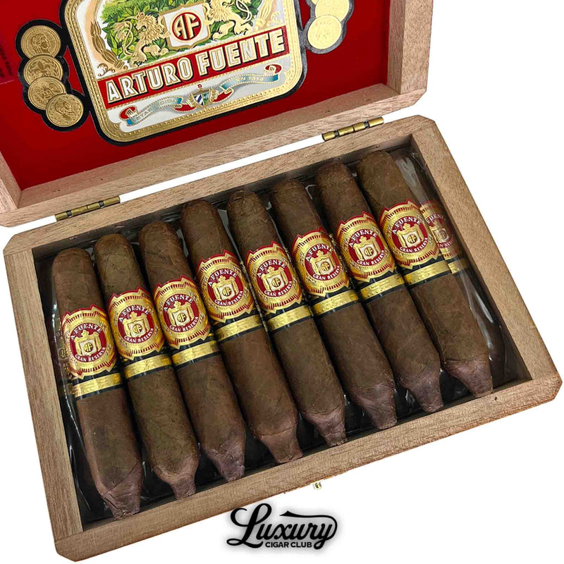 Close up of Arturo Fuente Hemingway Short Story Natural cigars from Luxury Cigar Club.