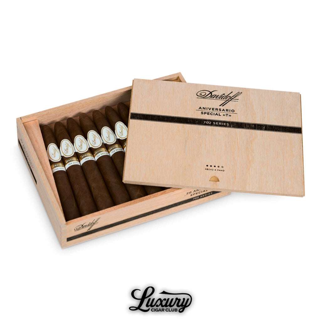 Open light-wood box of Davidoff 702 Series Aniversario Special “T” cigars, showing ten medium-brown torpedo-shaped cigars and a wood lid labeled “Aniversario Special «T» 702 Series”