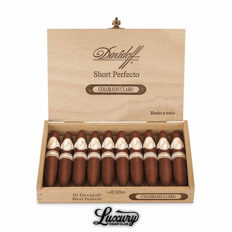 Open Davidoff Colorado Claro Short Perfecto box, wooden box engraved with series name, cigars placed neatly with pointed foot and head, Luxury Cigar Club logo centered below.