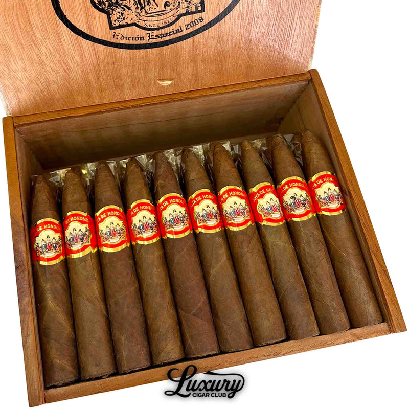 Close-up of Joya de Honduras Torpedo cigars from Luxury Cigar Club, emphasizing premium craftsmanship, rich Honduran wrapper leaf, and elegant band design.