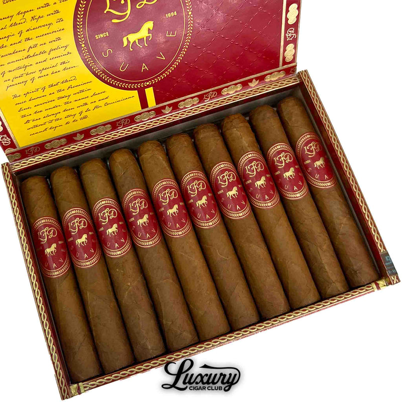 Luxury Cigar Club La Flor Dominicana Suave Natural Maceo Cigars Close Up close up of La Flor Dominicana Suave Natural Maceo cigars in open box highlighting premium construction