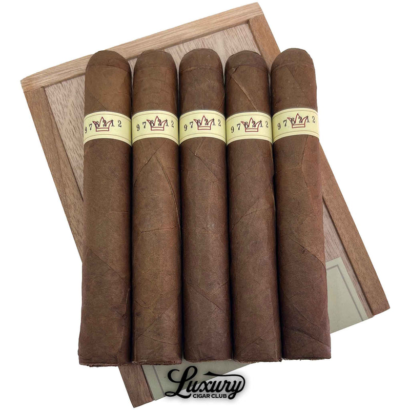 Luxury Cigar Club five pack of Warped 1988 Serie Gran Reserva GR88 Robusto cigars displayed on a wooden box lid with smooth medium brown wrappers and minimalist cream bands